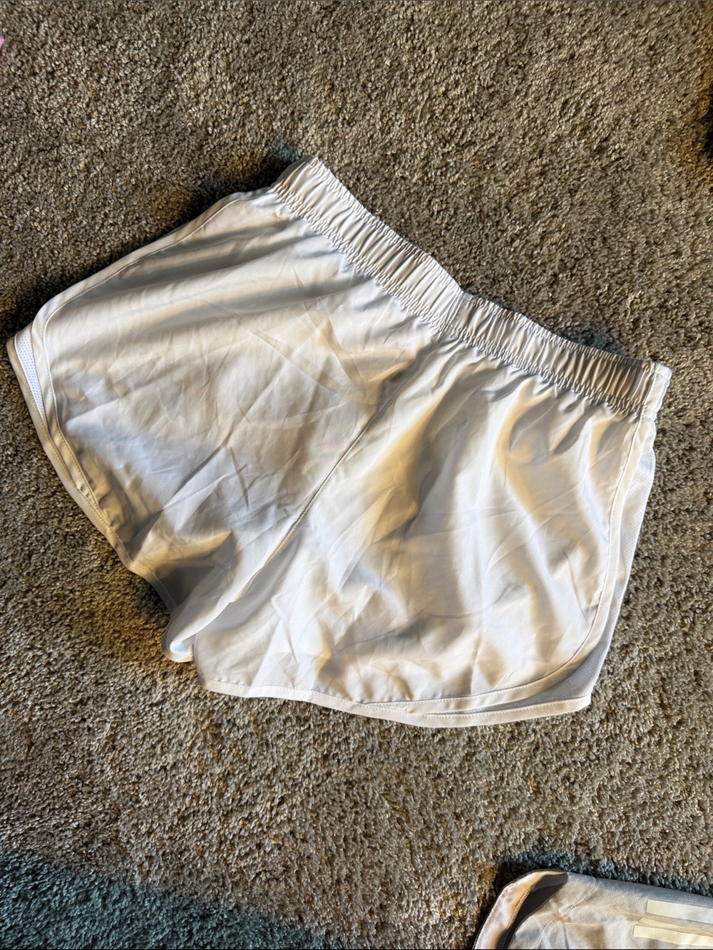 BRAND NEW Never Worn Nike White Women’s Philadelphia Eagles Athletic Shorts - Picture 2 of 4